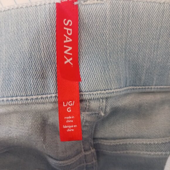 Spanx, Light Wash, High Rise, Flare Leg, Pull On, Sculpting Jean, Size Large - Picture 2 of 16